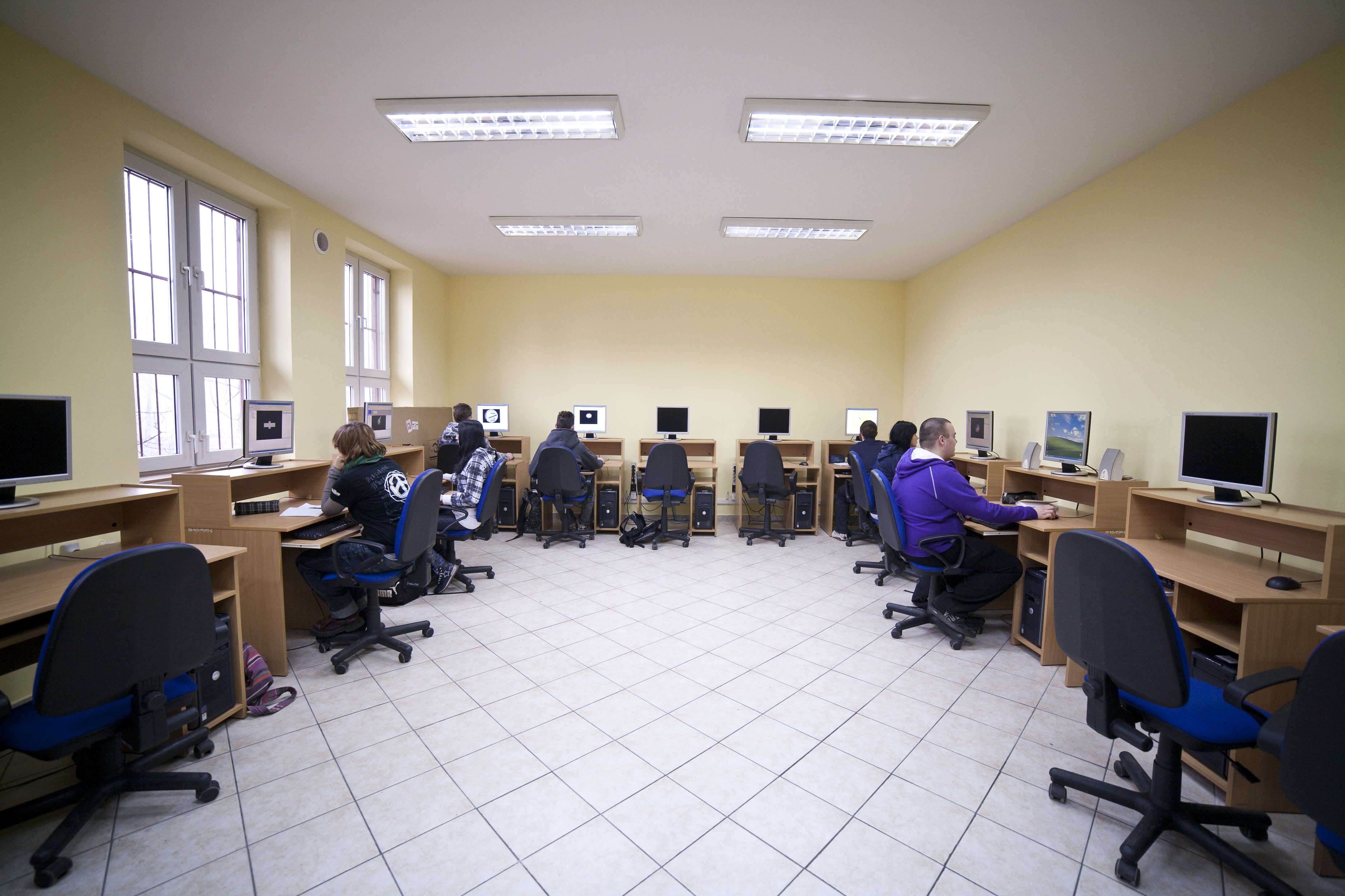 Uczeń wykonujący typowe zadania zawodowe w zakresie kwalifikacji INF.02. Administracja i eksploatacja systemów komputerowych, urządzeń peryferyjnych i lokalnych sieci komputerowych