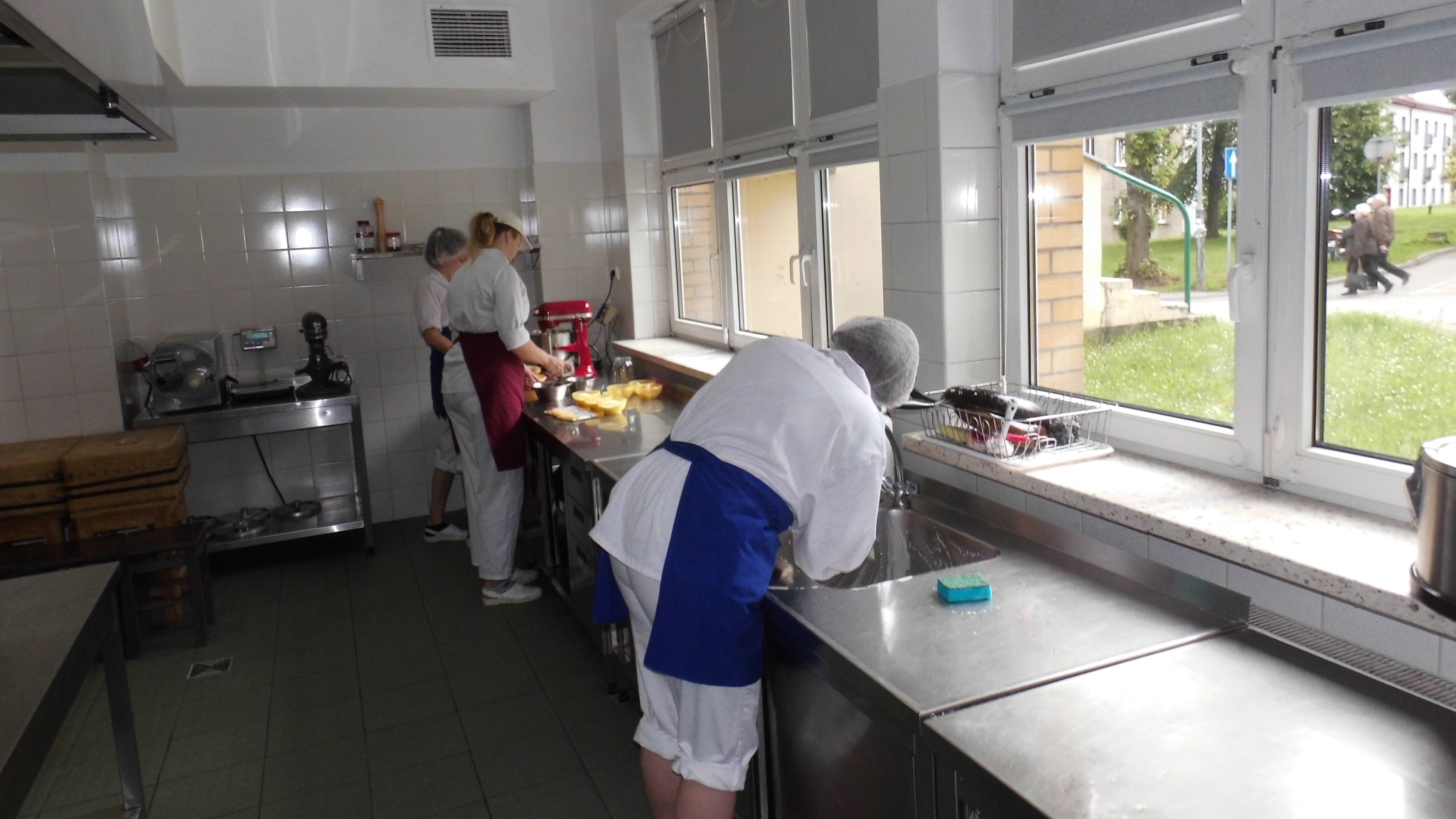 Uczniowie realizujący praktyczną naukę zawodu w Kuchni gorącej