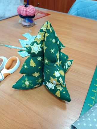 Ozdoby świąteczne wykonywane podczas zajęć praktycznych na pracowni krawieckiej