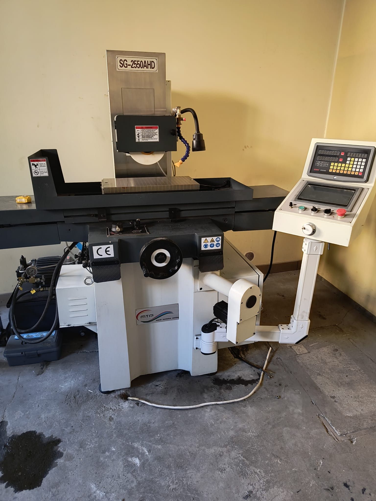 Szlifierka do płaszczyzn ze stołem magnetycznym