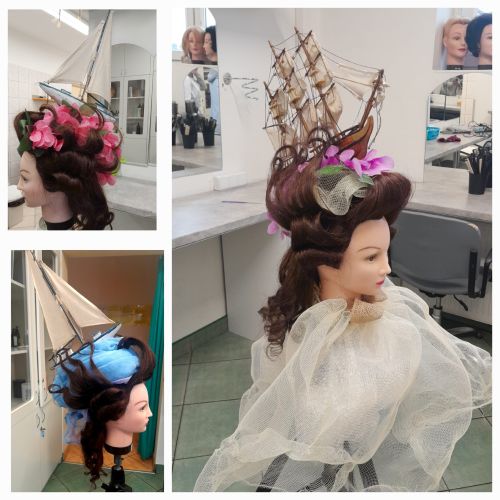 Główki treningowe ze modelem statku we włosach