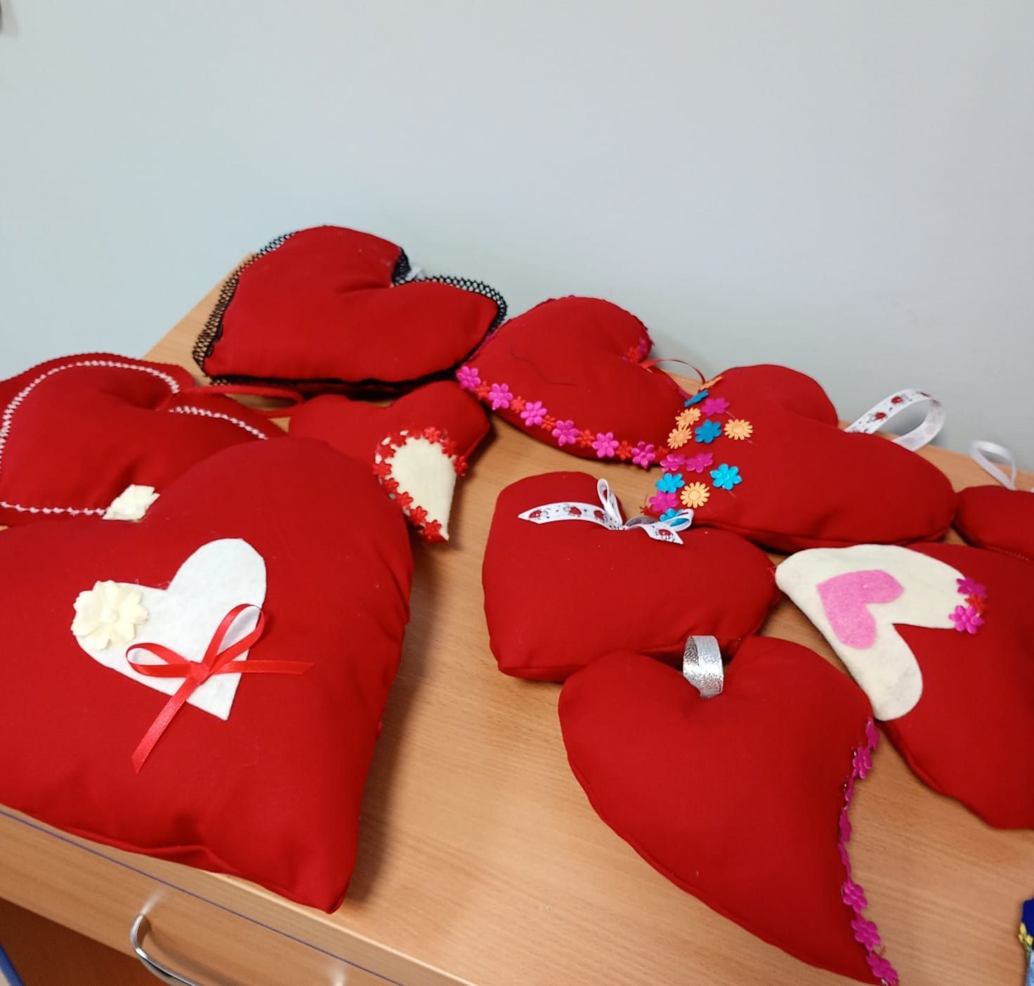 Gotowe walentynkowe serca w kolorze czerwonym